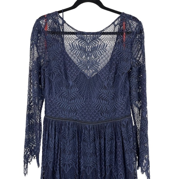 Monique Lhuillier Long Sleeve Formal Lace Gown - Picture 3 of 14